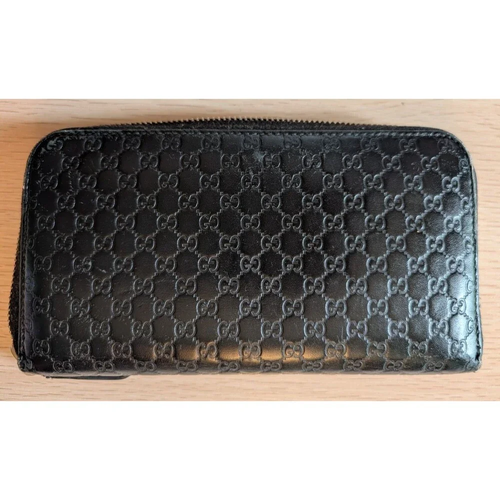 GUCCI Round Zip Micro Guccissima Wallet